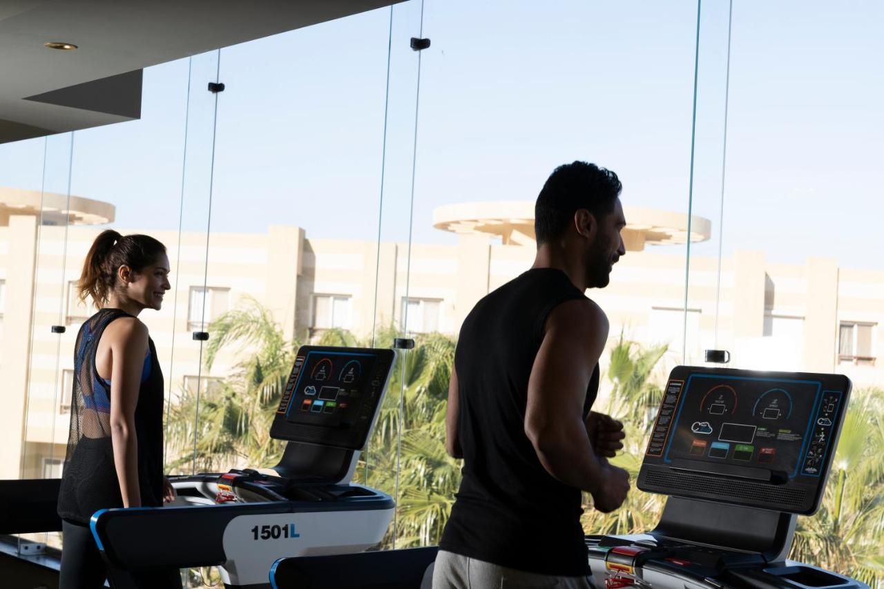 ホテル Grand Ocean El Sokhna アインソフナ エクステリア 写真 A treadmill with a screen