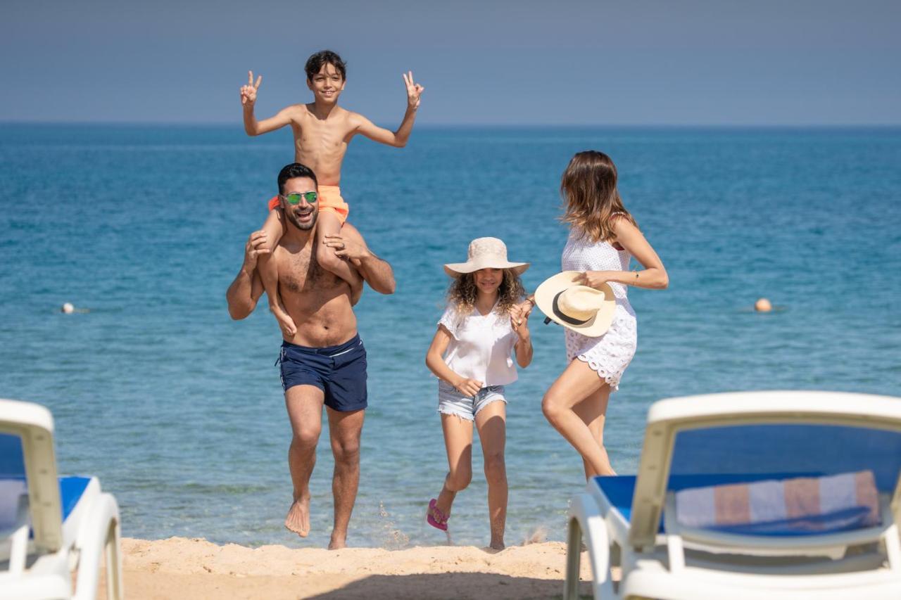 ホテル Grand Ocean El Sokhna アインソフナ エクステリア 写真 Family on a beach